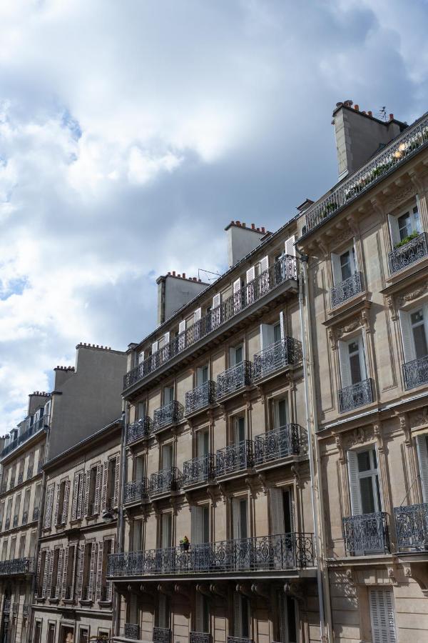 Tinah Paris, Champs Elysees Buitenkant foto