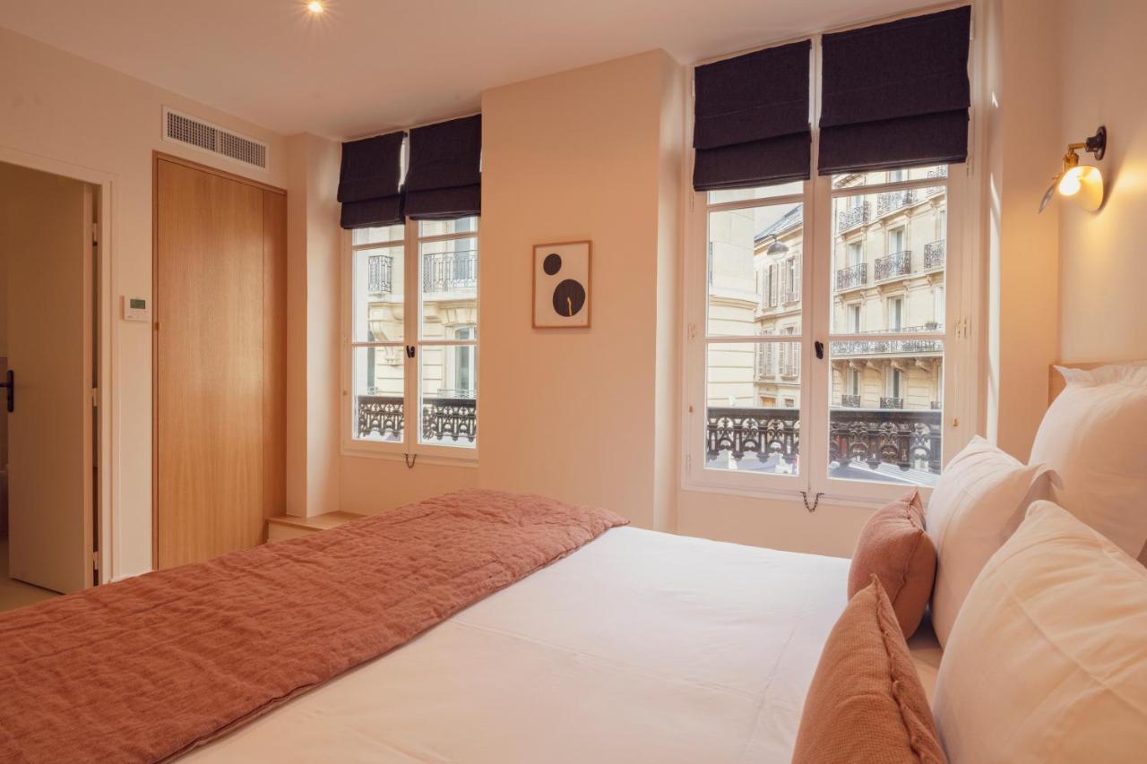 Tinah Paris, Champs Elysees Buitenkant foto